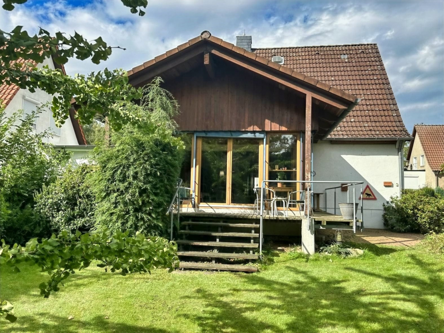 Sarstedt - Nähe Kipphut: Gepflegtes Einfamilienhaus 1 Gartenansicht - Sarstedt – Nähe Kipphut: Gepflegtes Einfamilienhaus