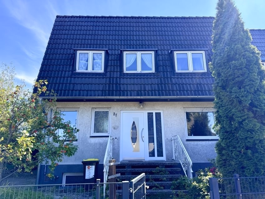 Winsen: Auf die Lage kommt es an – Sanierungsbedürftiges Reihenendhaus auf großzügigem Grundstück, 29308 Winsen, Reihenendhaus zum Kauf