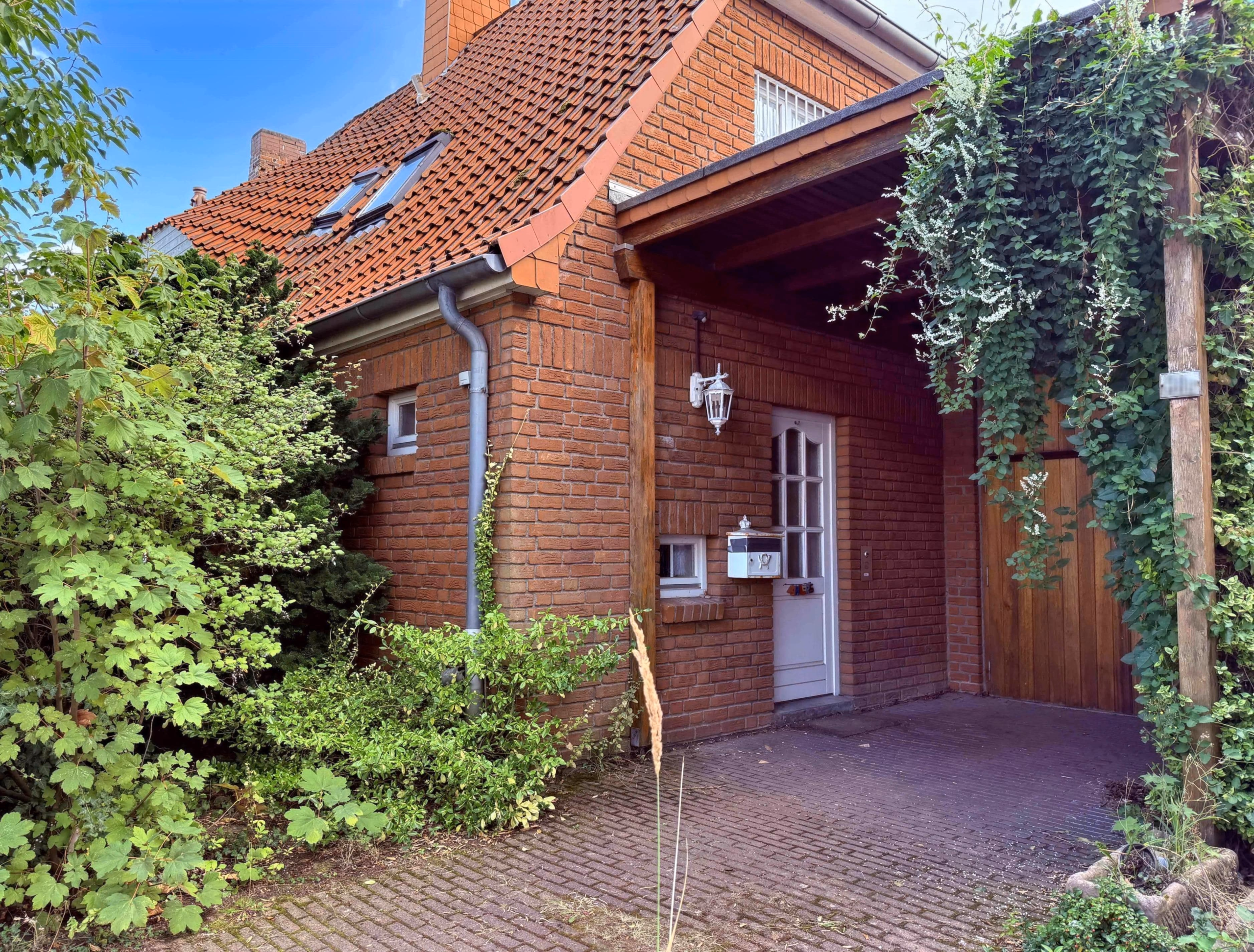 Alt-Barsinghausen: Super Wohnlage mit Blick ins Grüne, 30890 Barsinghausen, Doppelhaushälfte