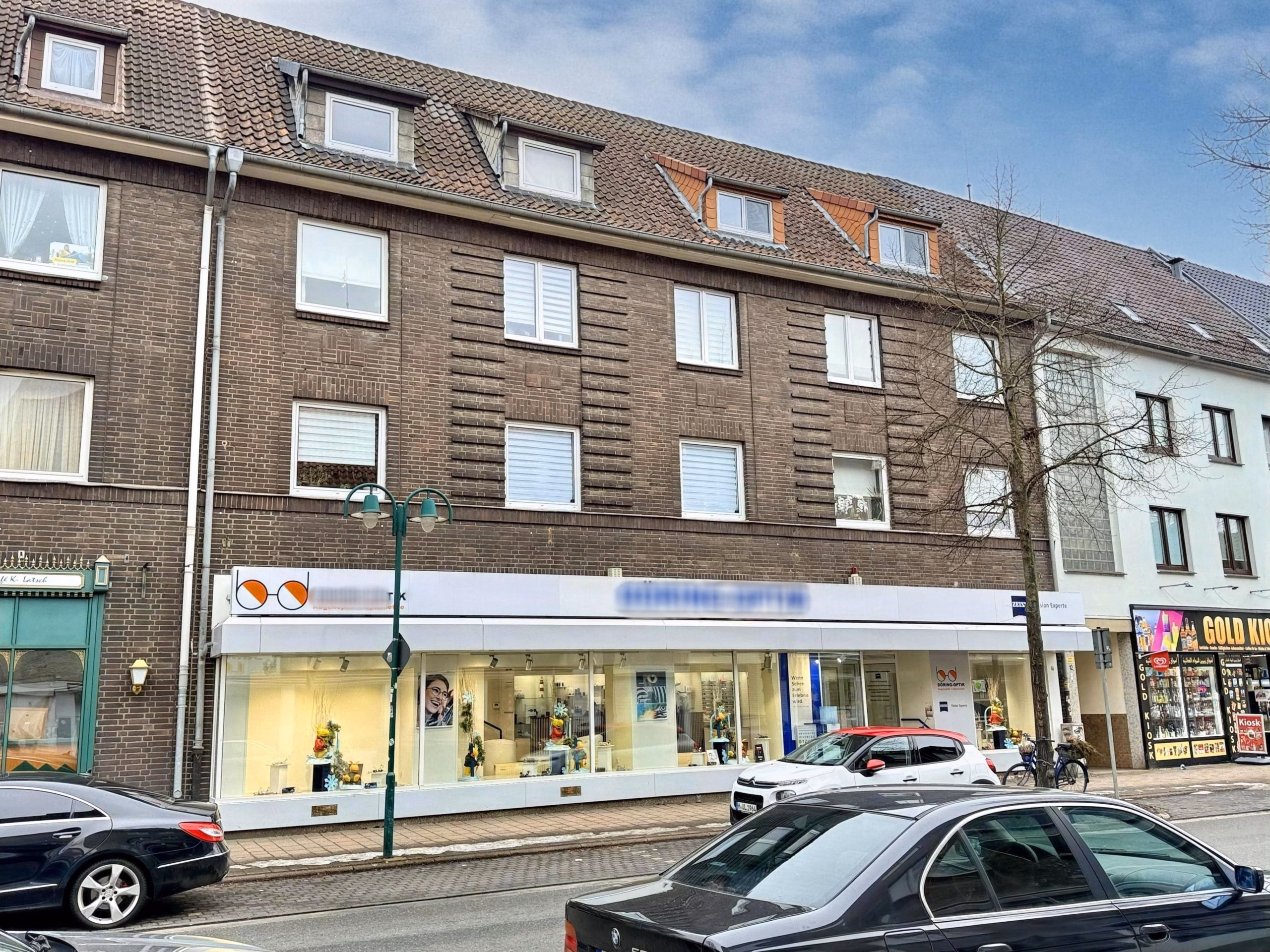 Gepflegtes Wohn- und Geschäftshaus mit 7 Einheiten und 4 Garagen direkt im Zentrum von Seelze, 30926 Seelze, Mehrfamilienhaus