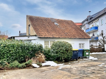 vermietetes Lagerhaus - Gepflegtes Wohn- und Geschäftshaus mit 7 Einheiten und 4 Garagen direkt im Zentrum von Seelze