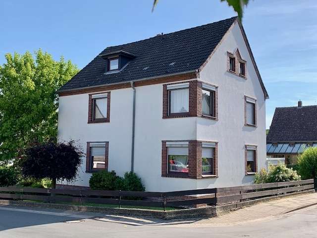 Schickes Dreifamilienhaus mit herrlichem Grundstück in sehr guter Wohnlage von Hannover-Ahlem, 30453 Hannover, Mehrfamilienhaus