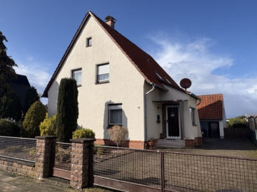 Uetze: Siedlungshaus in ruhiger Lage, 31311 Uetze, Einfamilienhaus