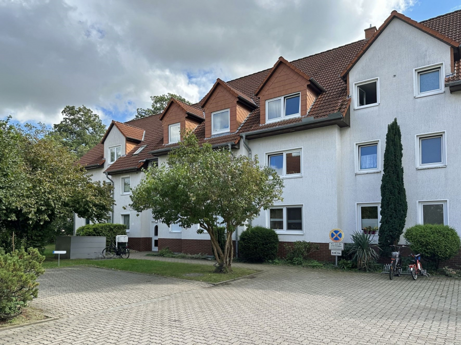 Außenansicht - Geräumige 3-Zimmer-Wohnung mit Terrasse und Stellplatz