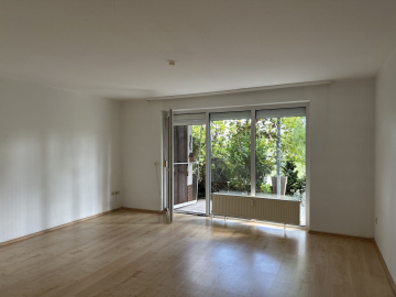 Wohnzimmer - Geräumige 3-Zimmer-Wohnung mit Terrasse und Stellplatz