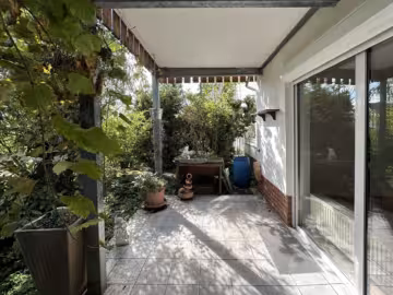 Terrasse - Geräumige 3-Zimmer-Wohnung mit Terrasse und Stellplatz