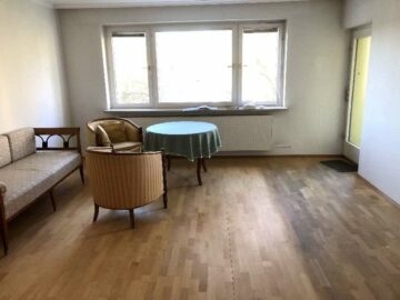 Wohnzimmer - Wunderschöne gepflegte 3-Zimmer-Wohnung im 1. OG mit Loggia, Balkon und Kellerraum