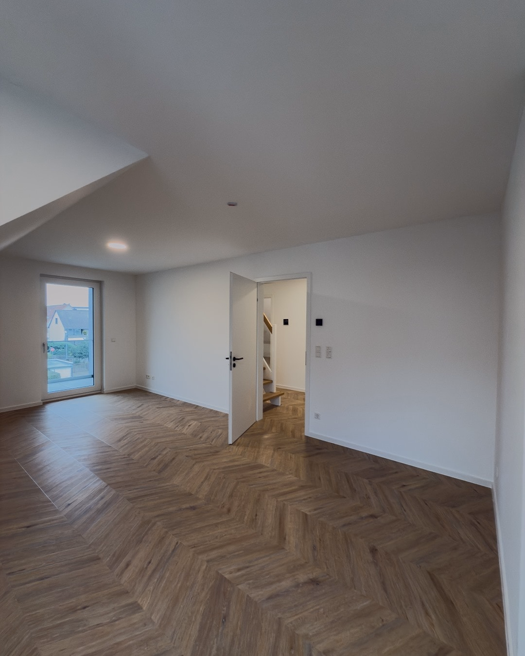 Seelze-Stadtkern: Neue 4-Zi.-Maisonette-ETW mit Fahrstuhl und Balkon im puristischen Wohnstil, 30926 Seelze, Maisonettewohnung