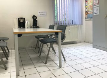 Provisionsfrei - Büro/Praxis/Laden in gut frequentierter Lage von Ehlershausen - Geräumige Teeküche mit...