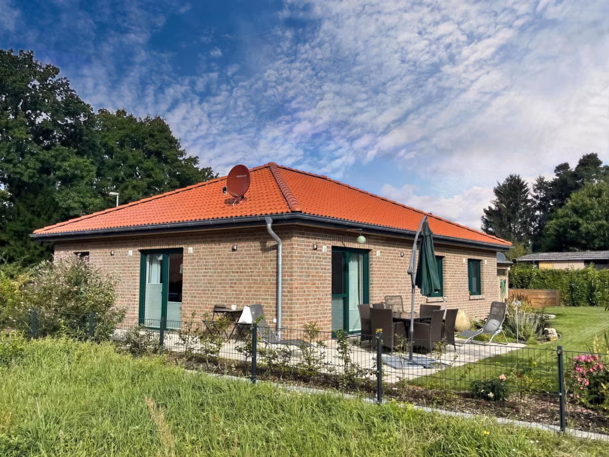 Bungalow von hinten
