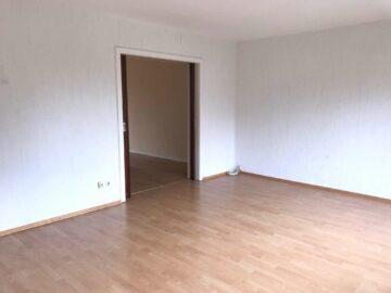 Gepflegte Doppelhaushälfte mit Keller in Langenhagen - Wohnzimmer / Esszimmer