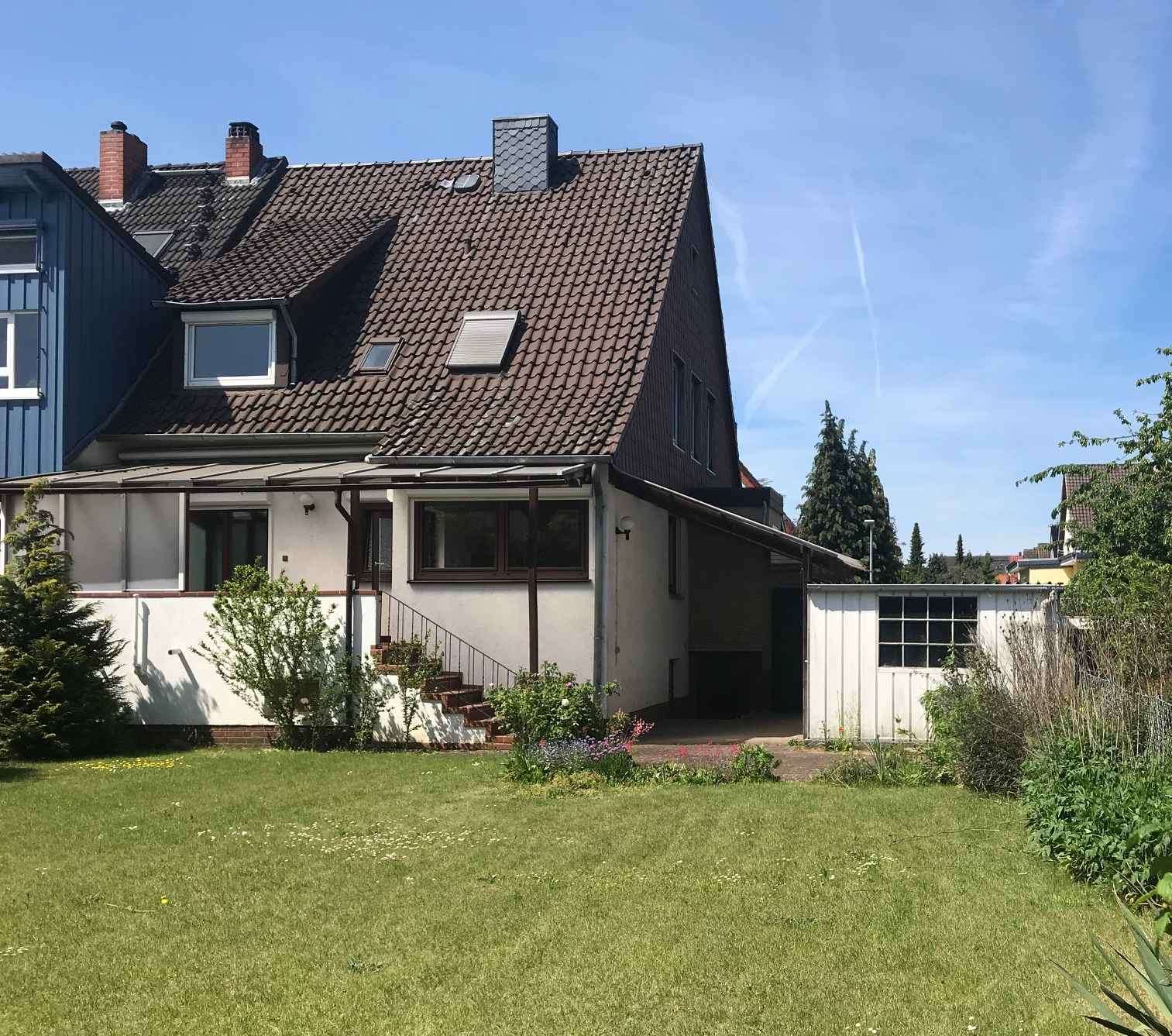 Gepflegte Doppelhaushälfte mit Keller in Langenhagen, 30851 Langenhagen, Doppelhaushälfte