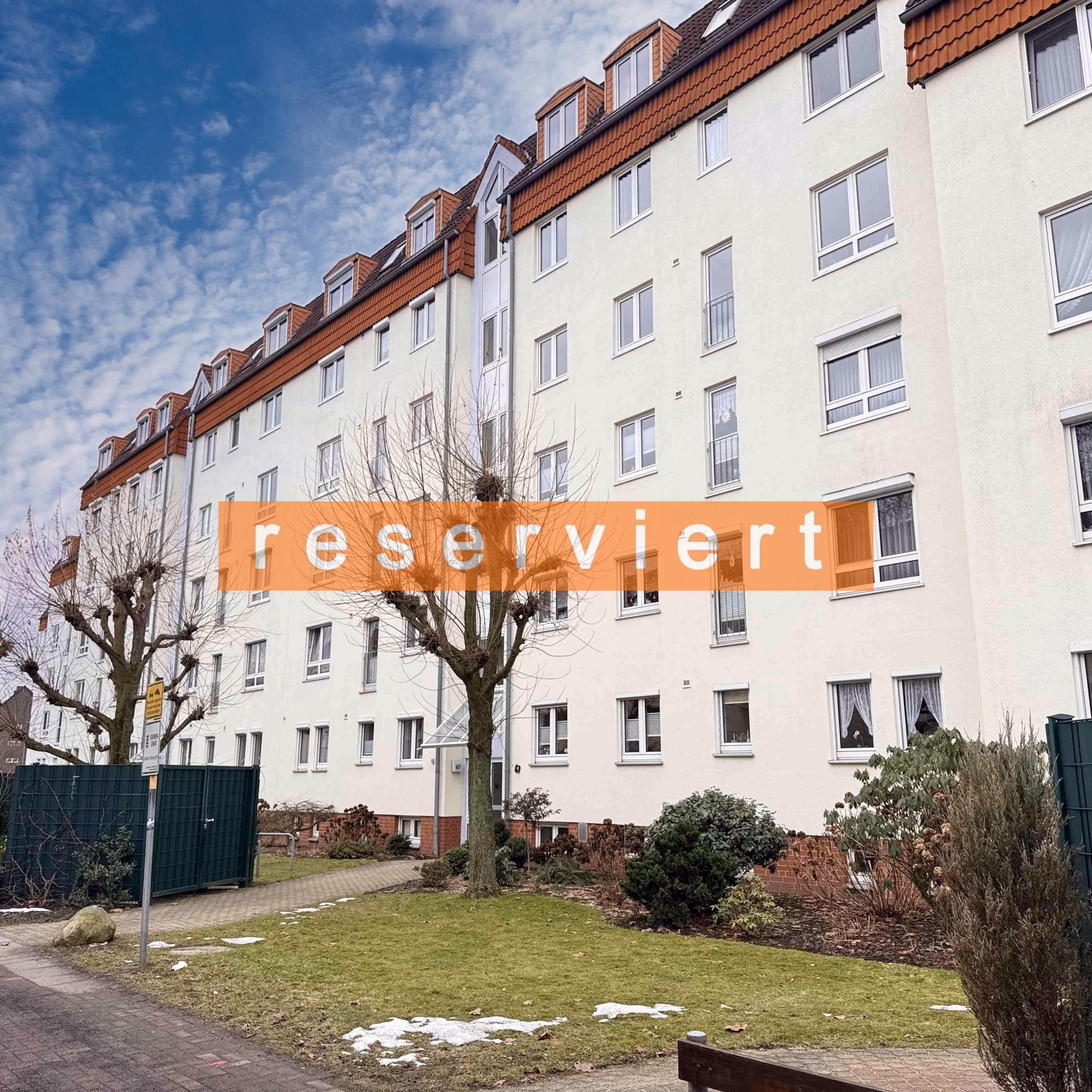2-Zi.-ETW im 3. OG mit Fahrstuhl u. Balkon mit Aussicht ins Grüne – direkt im Herzen von Stöcken, 30419 Hannover, Etagenwohnung