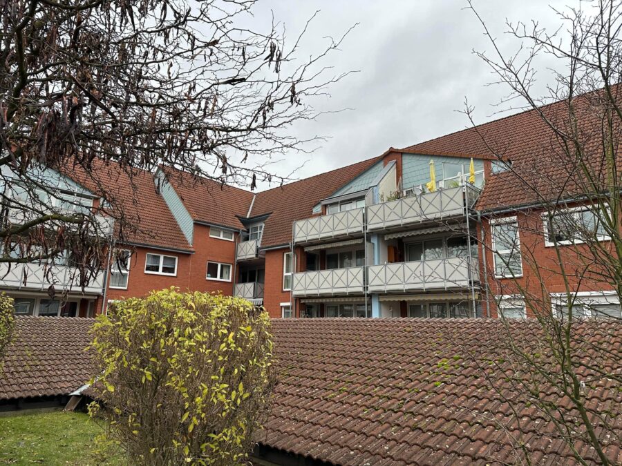 Außenansicht - Gepflegte 1-Zimmer-Wohnung mit Balkon und Tiefgaragenstellplatz