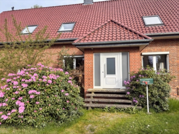 Vorderansicht - Burgdorf/Otze: Ihr Traumhaus wartet: Exklusives Haus für die große Familie