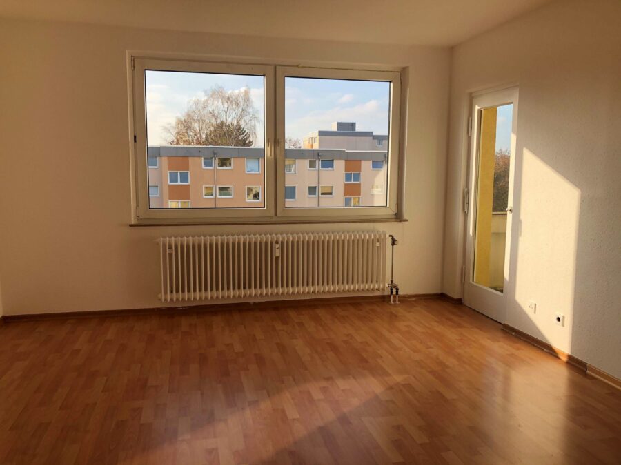 Großzügige 4-Zimmer-Mietwohnung in Hannover-Bothfeld 1 Wohnzimmer - Großzügige 4-Zimmer-Mietwohnung in Hannover-Bothfeld