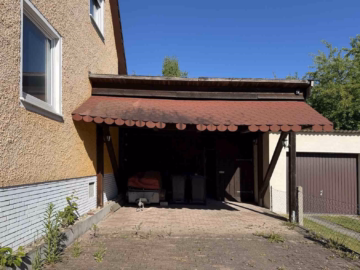 Carport - Langlinges: Freistehendes Einfamilienhaus mit großem Grundstück