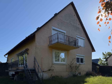 Rückansicht - Langlinges: Freistehendes Einfamilienhaus mit großem Grundstück