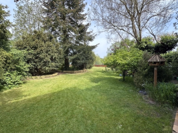 Garten - Celle: Charmantes Zweifamilienhaus mit traumhaftem Grundstück