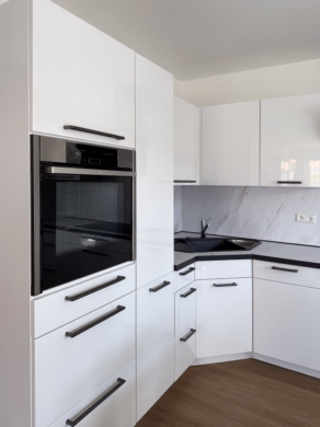 Küche/Übernahmemöglichkeit - Moderne 3-Zimmer-Mietwohnung mit Balkon