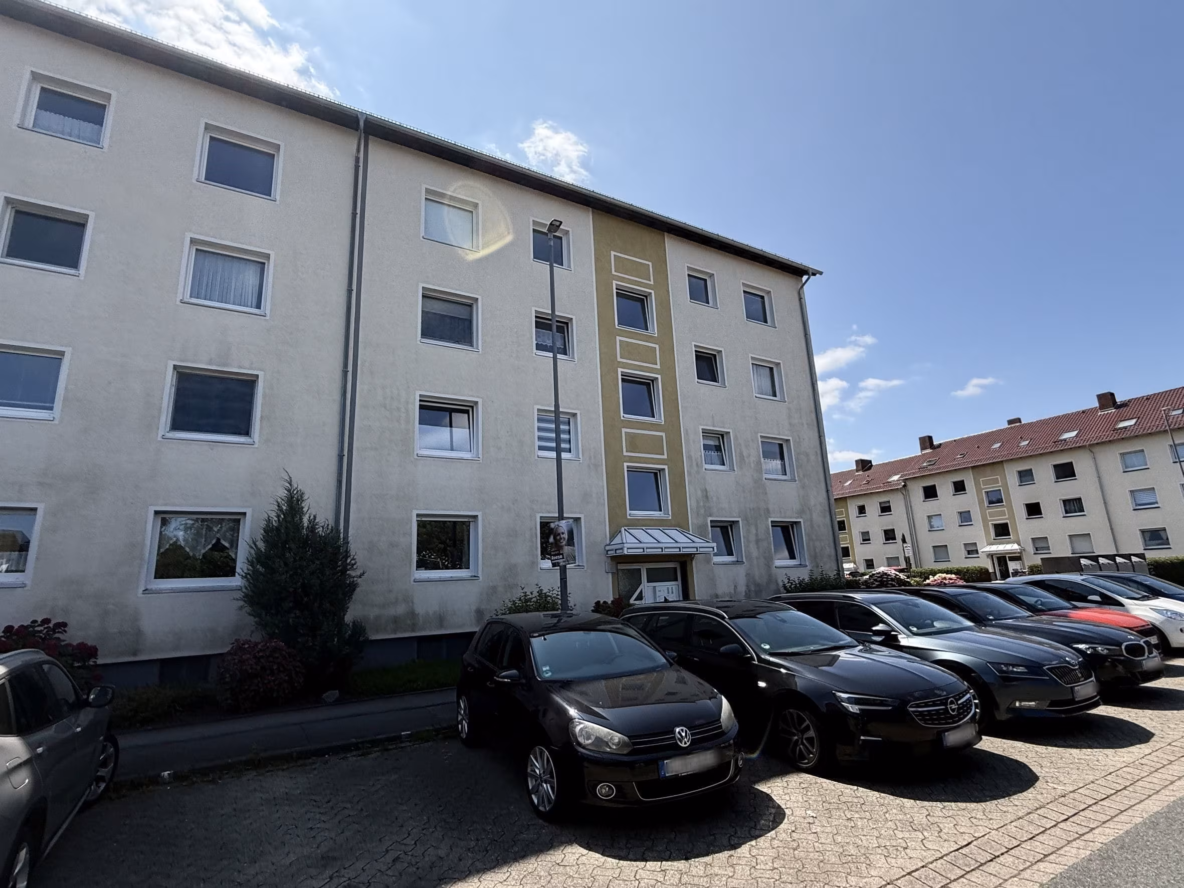 Charmante 3-Zimmer-Wohnung mit sonniger Südloggia und Blick ins Grüne, 30966 Hemmingen, Erdgeschosswohnung