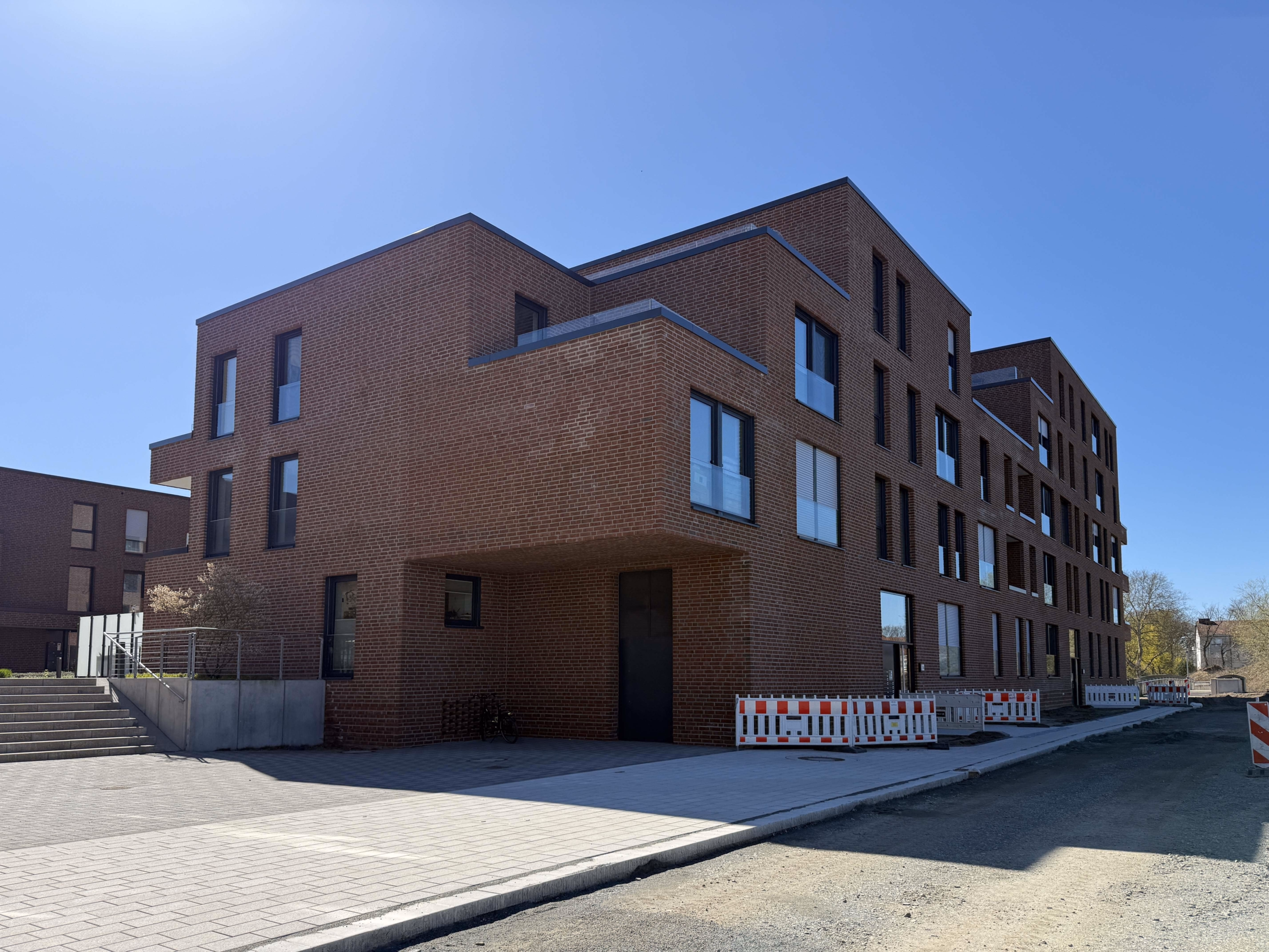 Allerinsel: 2,5-Zimmer-Wohnung mit Einbauküche und zwei Dachterrassen 2 Allerinsel: 2,5-Zimmer-Wohnung mit Einbauküche und zwei Dachterrassen, 29223 Celle, Etagenwohnung