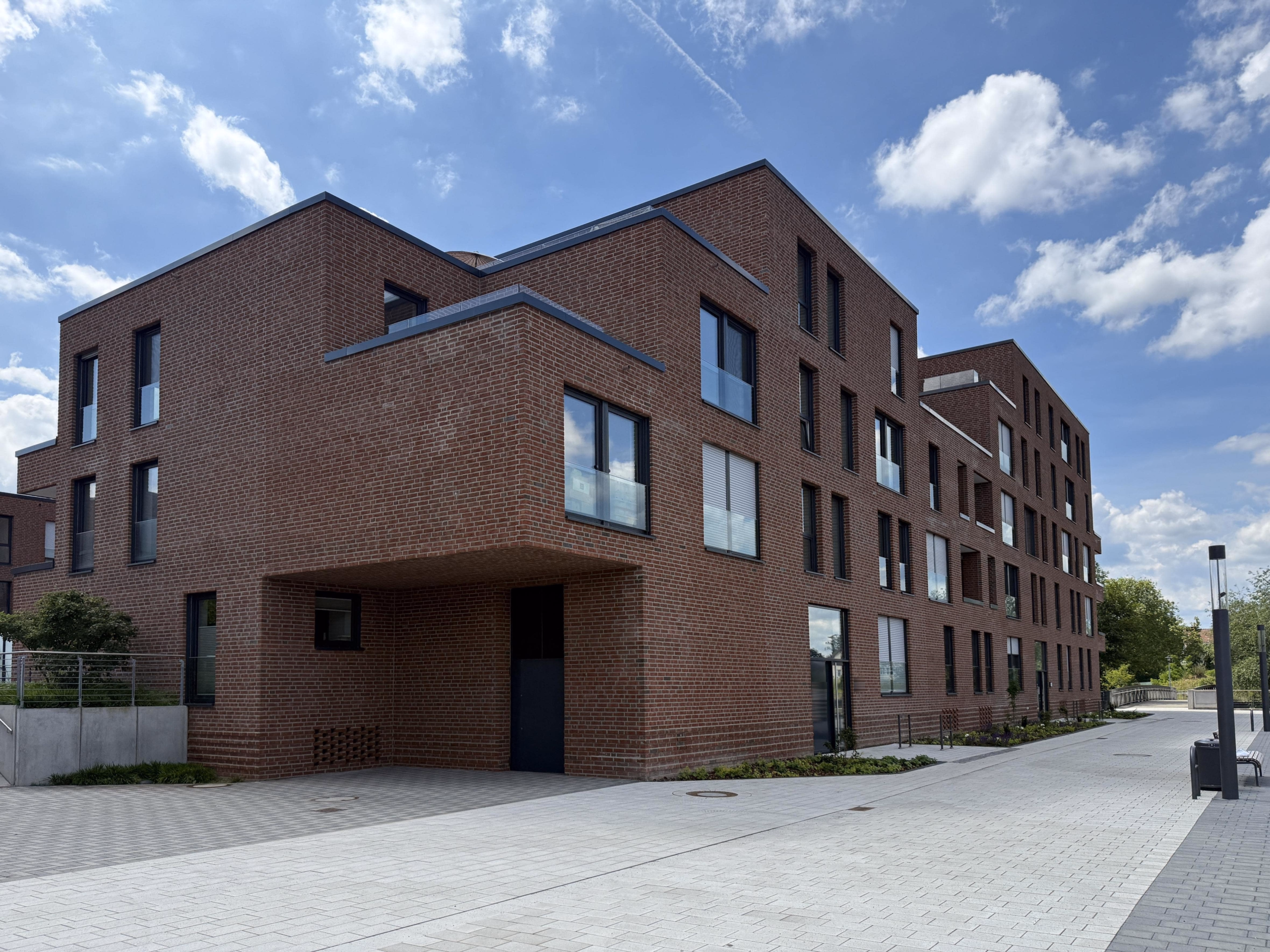 Allerinsel: 2,5-Zimmer-Wohnung mit Einbauküche und zwei Dachterrassen, 29223 Celle, Etagenwohnung