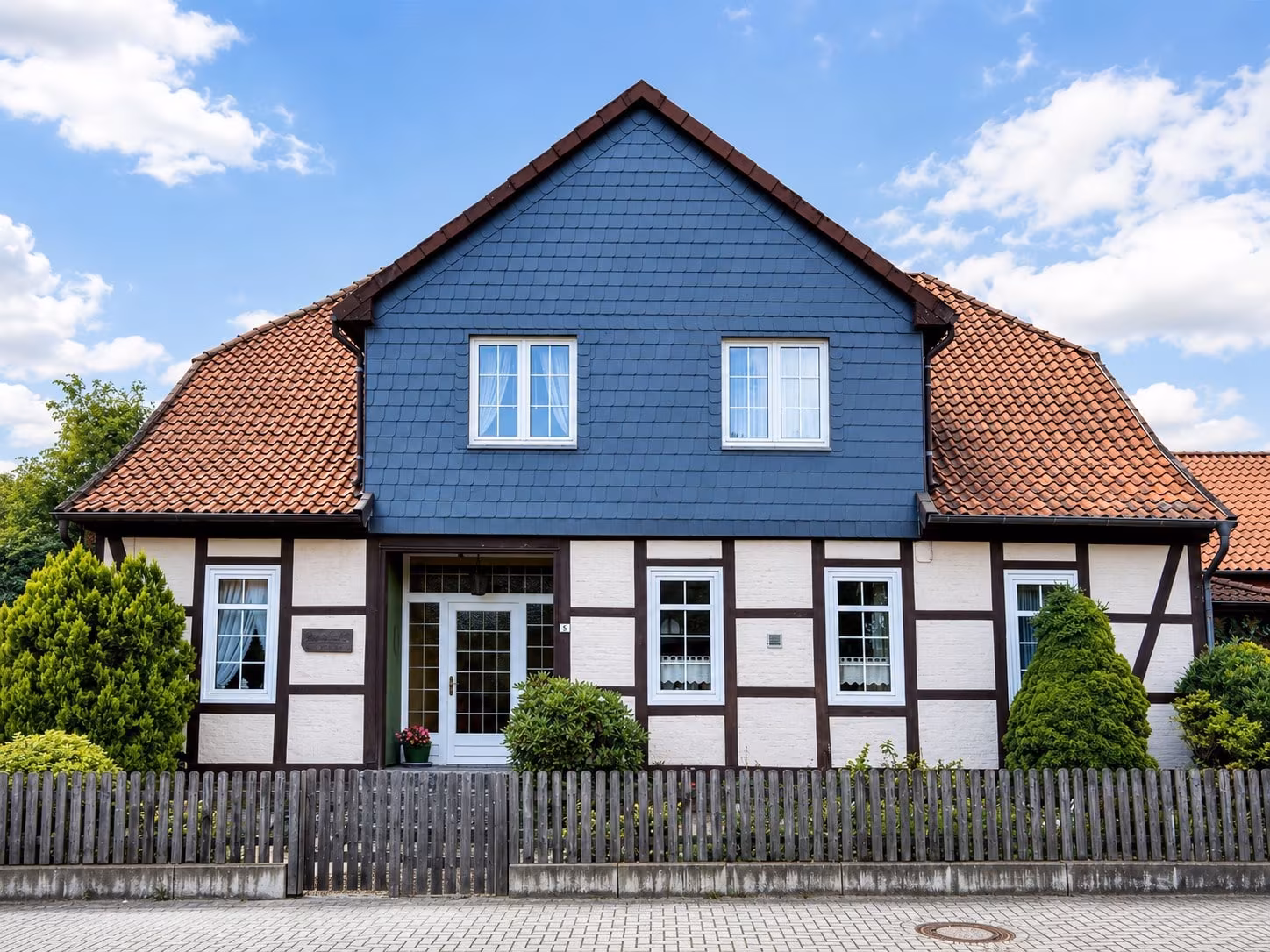 Celle-Groß Hehlen: Historisches Anwesen mit großem Grundstück und vielfältigen Nutzungsmöglichkeiten, 29229 Celle, Mehrfamilienhaus