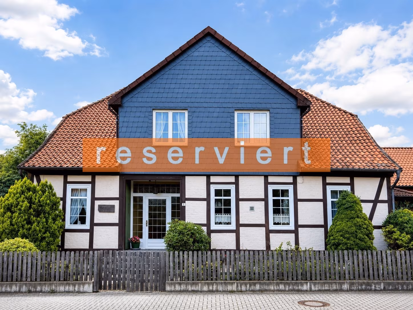 Celle-Groß Hehlen: Historisches Anwesen mit großem Grundstück und vielfältigen Nutzungsmöglichkeiten, 29229 Celle, Mehrfamilienhaus