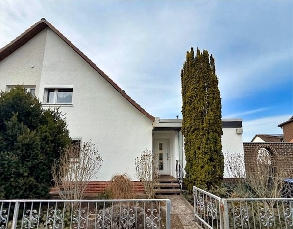 Doppelhaushälfte mit großem Grundstück in Oberricklingen, 30459 Hannover, Doppelhaushälfte