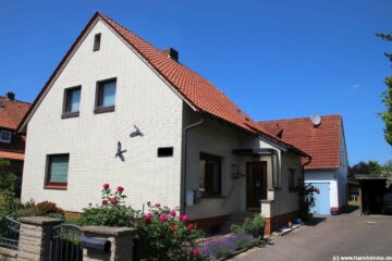 Großburgwedel: Zwei Häuser auf einem Grundstück, 30938 Burgwedel, Mehrfamilienhaus