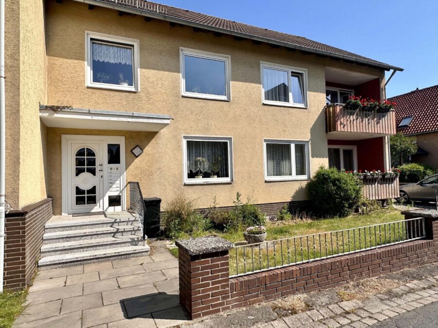 Kapitalanleger aufgepasst! Solides 6-Familienhaus in Barsinghausen - 17594140-Eingangsbereich