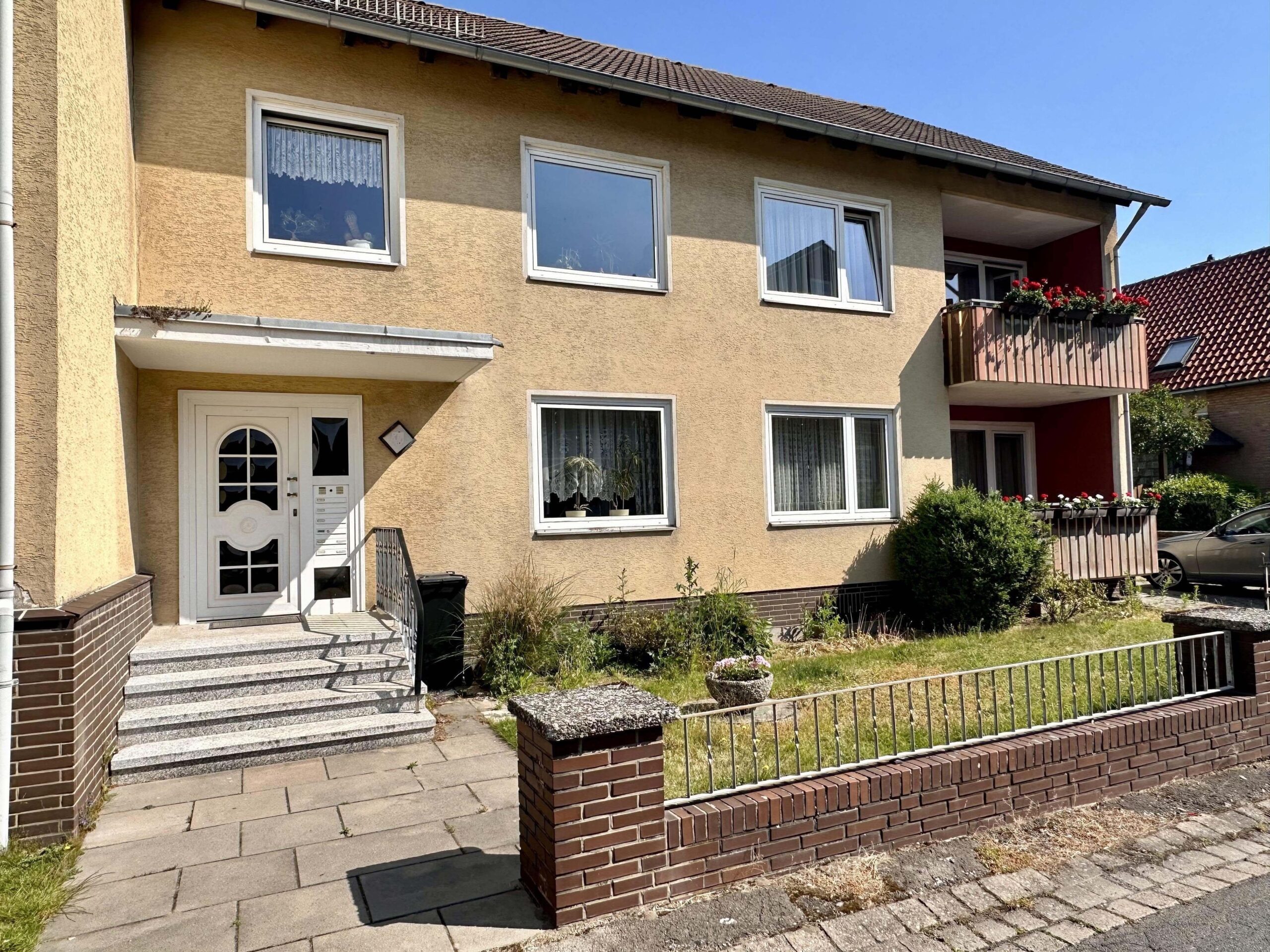 Kapitalanleger aufgepasst! Solides 6-Familienhaus in Barsinghausen, 30890 Barsinghausen, Mehrfamilienhaus