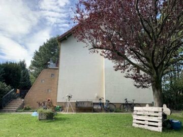 Seitenansicht - Modernisierungsbedürftiges Haus auf großem, herrlichem Grundstück