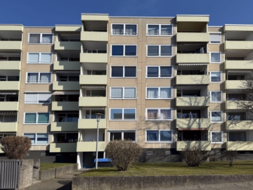 Rückansicht - 3-Zimmer-Wohnung mit Loggia und Stellplatz in Laatzen