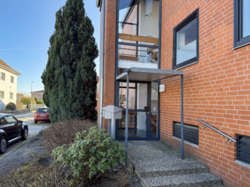 Hauseingang - Gepflegte 2-Zimmer-ETW in mit zwei Balkonen und TG-Stellplatz