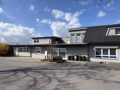 Straßenansicht Hauptgebäude