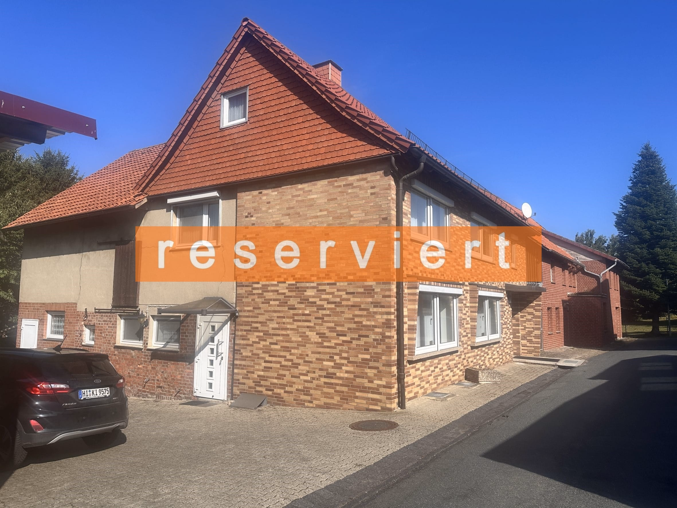 Lamspringe-Sehlem: Einfamilienhaus mit 2 Grundstücken und 2 Garagen – ohne Käuferprovision, 31195 Lamspringe, Einfamilienhaus