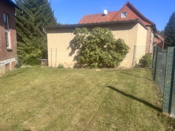Garten - Lamspringe-Sehlem: Einfamilienhaus mit 2 Grundstücken und 2 Garagen – ohne Käuferprovision