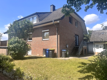 Hausansicht - Schellerten-Dinklar: Gepflegtes Zweifamilienhaus mit unverbaubarem Blick