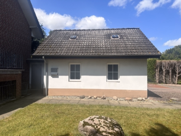 Garagen - Schellerten-Dinklar: Gepflegtes Zweifamilienhaus mit unverbaubarem Blick