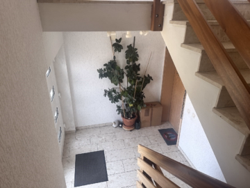 Treppenhaus - Schellerten-Dinklar: Gepflegtes Zweifamilienhaus mit unverbaubarem Blick