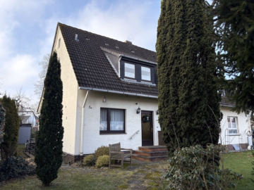 Sanierungsbedürftige Doppelhaushälfte in schöner Lage von Burgdorf, 31303 Burgdorf, Doppelhaushälfte