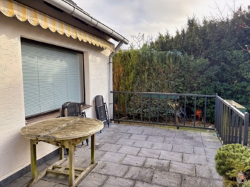 Terrasse - Sanierungsbedürftige Doppelhaushälfte in schöner Lage von Burgdorf
