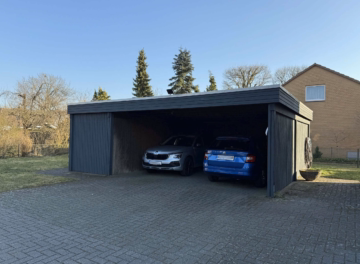 Carport - Celle – Groß Hehlen: Charmantes Zweifamilienhaus mit großem Grundstück