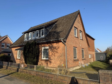 Außenansicht - Celle – Groß Hehlen: Charmantes Zweifamilienhaus mit großem Grundstück